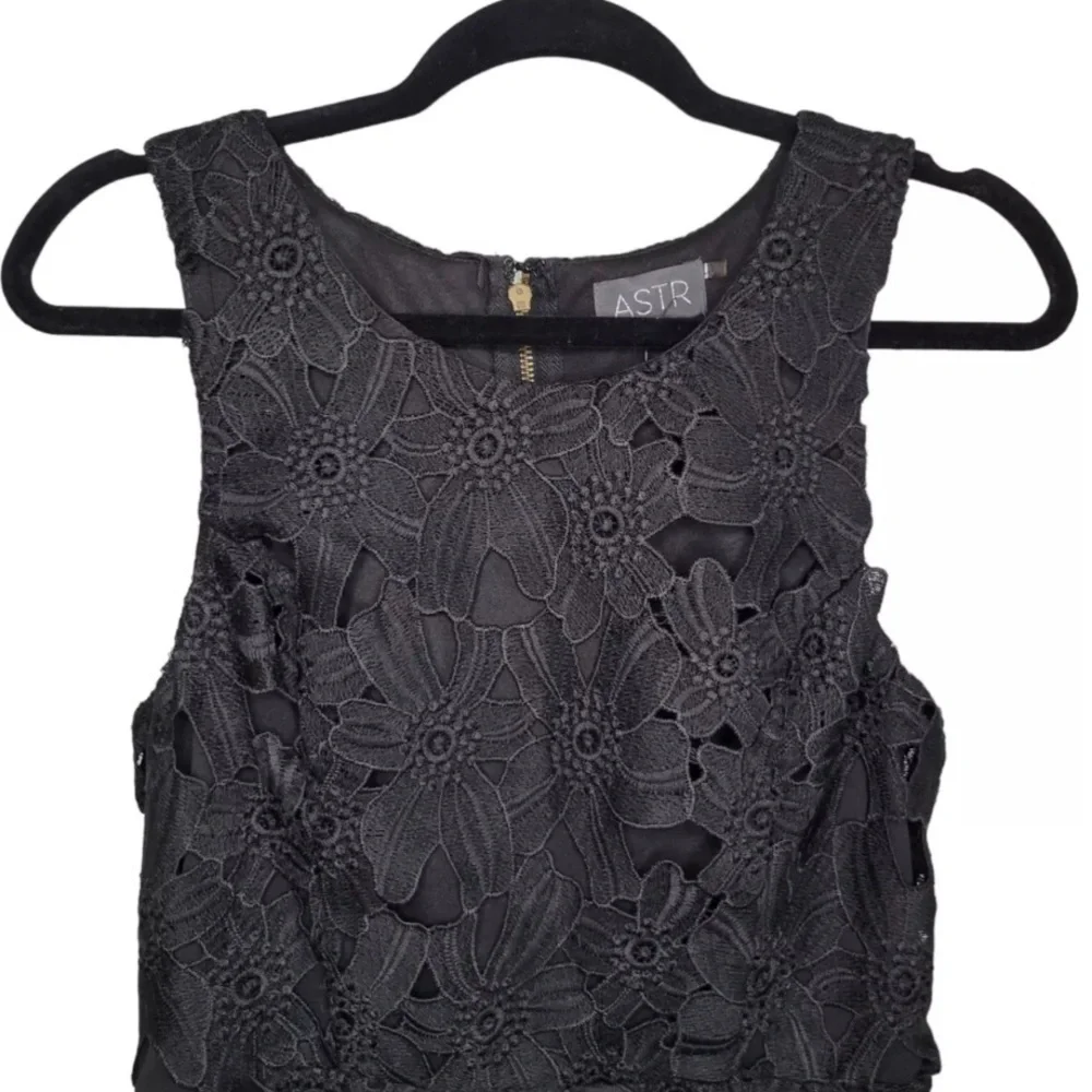 Lace Crochet ASTR The Black Label Women’s Black Sleeveless Midi Dress Medium - Picture 12 of 16